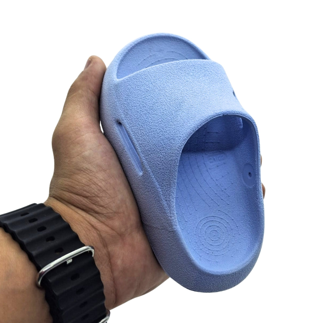 Chinelo Nuvem Azul Bebê – Leveza e Conforto a Cada Passo